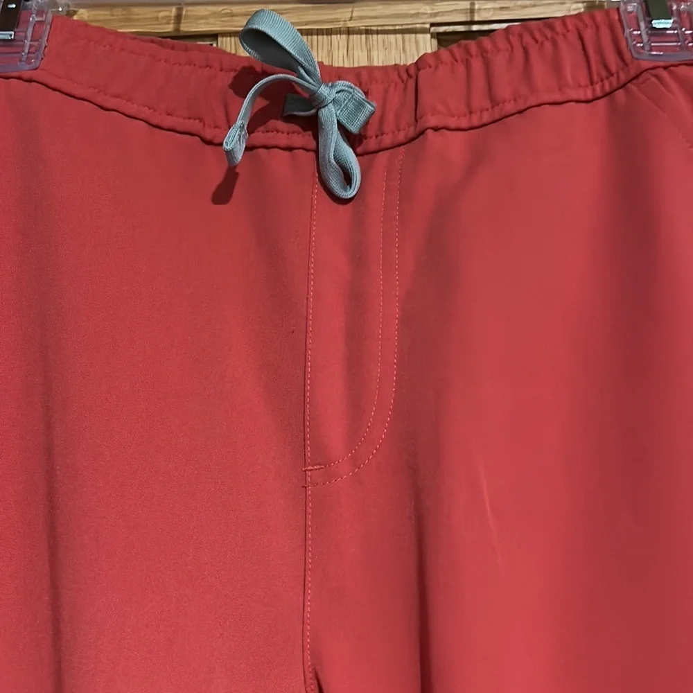 Men’s Figs Tansen Jogger Scrub Pants in Clay | Size M Tall